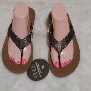 New condition sandal shoes for women size 10